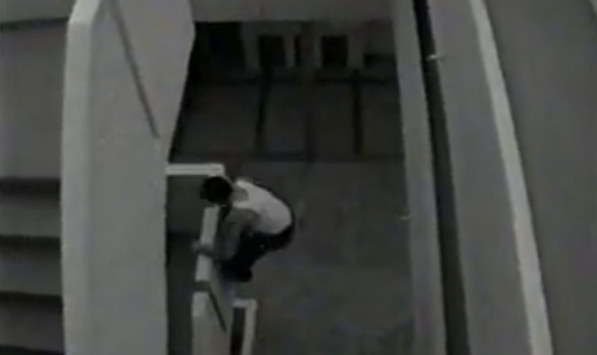 Charger la vidéo : "On Avance Toujours" is one of the first parkour video David Belle posted on his channel back in the days.